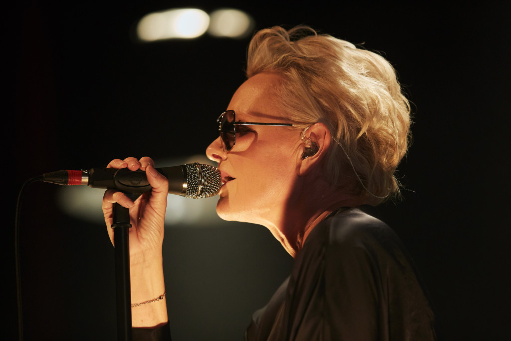 Eva Dahlgren imponerade med sin turnépremiär på Slagthuset i Malmö. Foto: Andreas Hillergren.